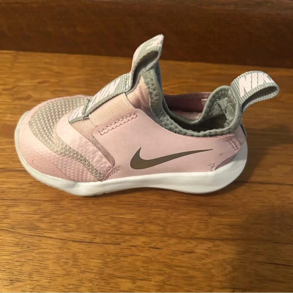 Nike Flex Runner Pink Foam White Sneakers FN1294-601 Size 5 slip on